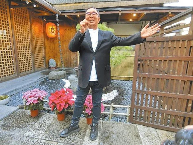 麗明營造董事長，以歌助人